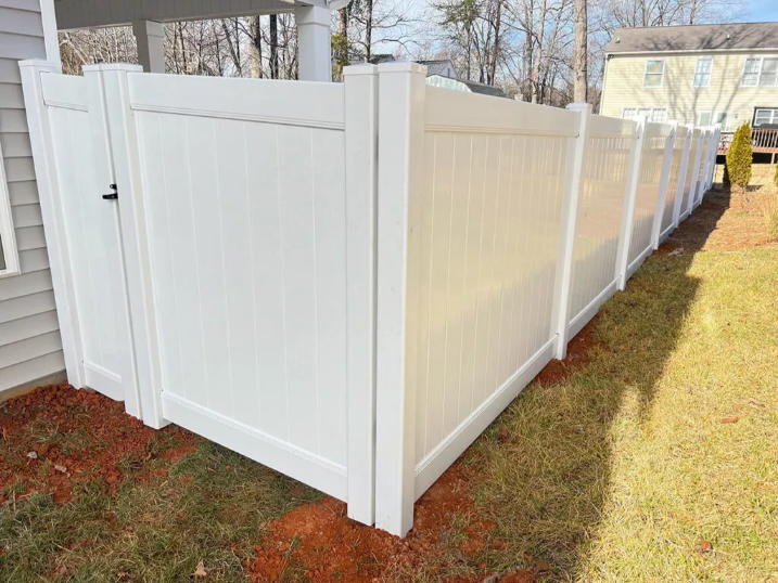 vinyl privacy fence