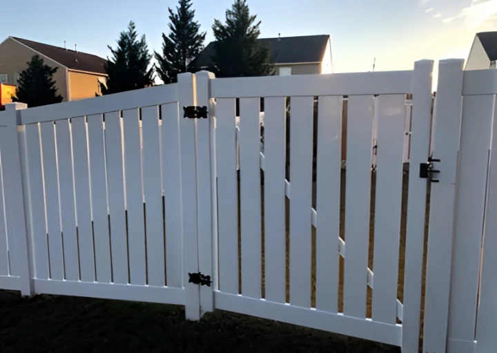 Vinyl-Semi-Privacy-Fence