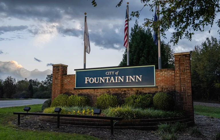 Fountain Inn city entrance view
